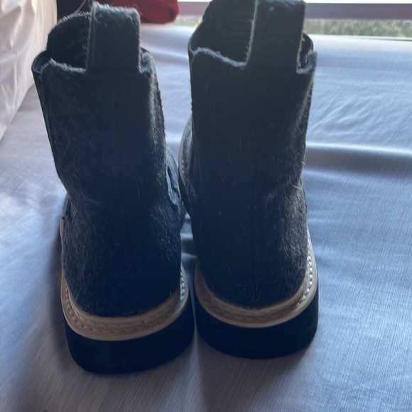 Target Wool Boots size 6. Barely worn - Picture 3 of 4